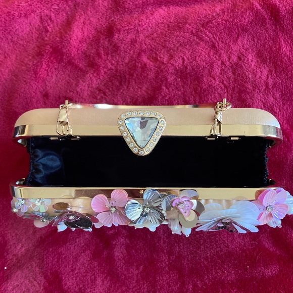 Floral Embellished Clutch - Picture 4 of 6